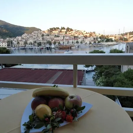 Delfin Hvar Szálloda 2*