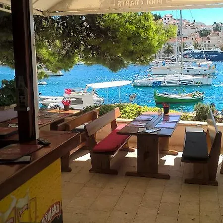 Delfin Hvar 酒店
